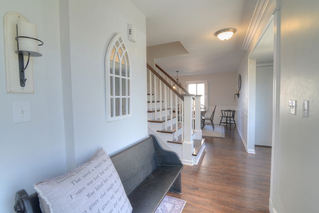 460 Danbury Drive, Carol Stream, IL 60188