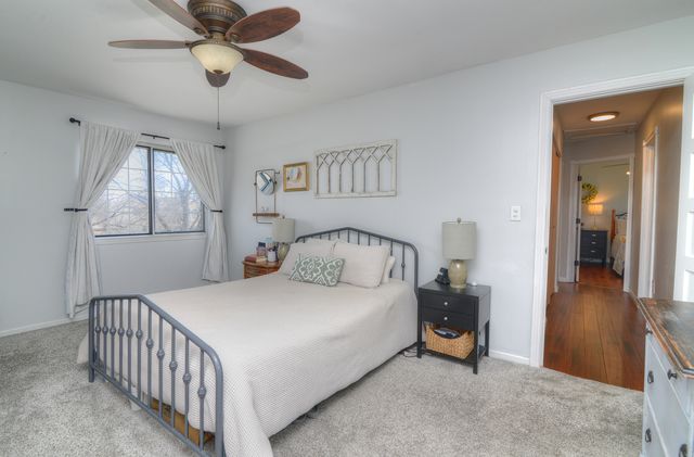 460 Danbury Drive, Carol Stream, IL 60188