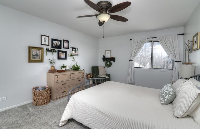 460 Danbury Drive, Carol Stream, IL 60188