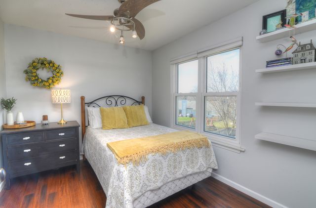 460 Danbury Drive, Carol Stream, IL 60188