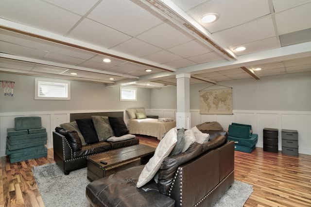 460 Danbury Drive, Carol Stream, IL 60188