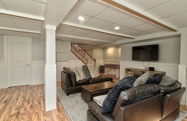 460 Danbury Drive, Carol Stream, IL 60188