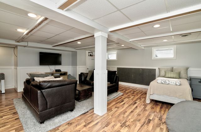 460 Danbury Drive, Carol Stream, IL 60188