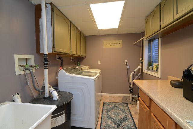 460 Danbury Drive, Carol Stream, IL 60188