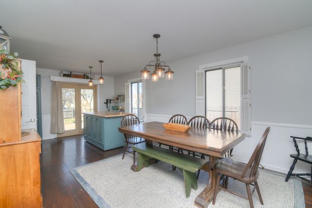 460 Danbury Drive, Carol Stream, IL 60188