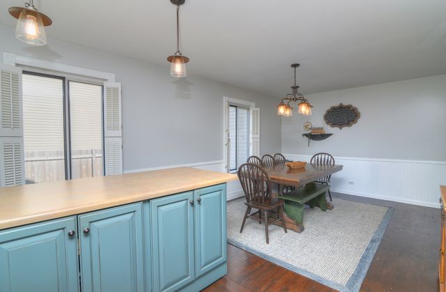 460 Danbury Drive, Carol Stream, IL 60188