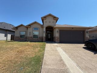 8010 Snake River Dr, Corpus Christi, TX 78414