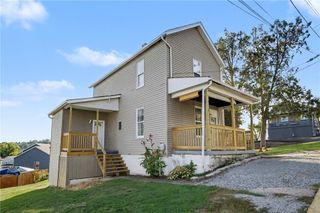 211 Crawford St, Houston, PA 15342