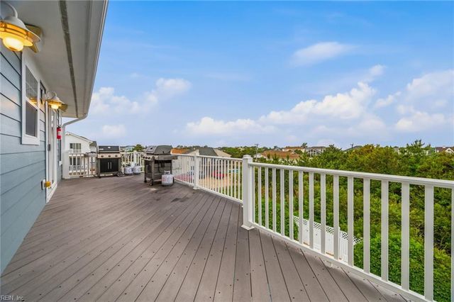 3033 Sandfiddler RD, Virginia Beach, VA 23456