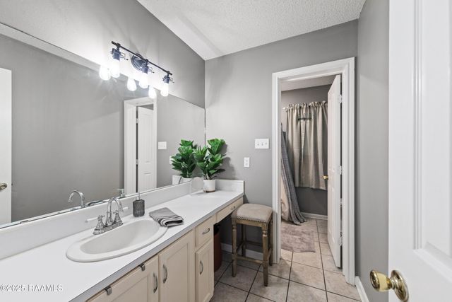 1006 Christopher Street, New Iberia, LA 70563