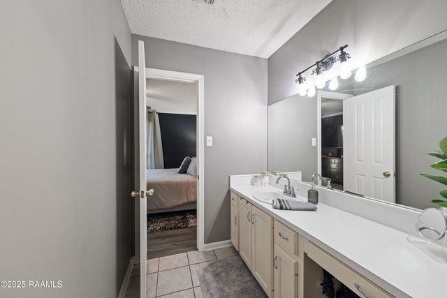 1006 Christopher Street, New Iberia, LA 70563