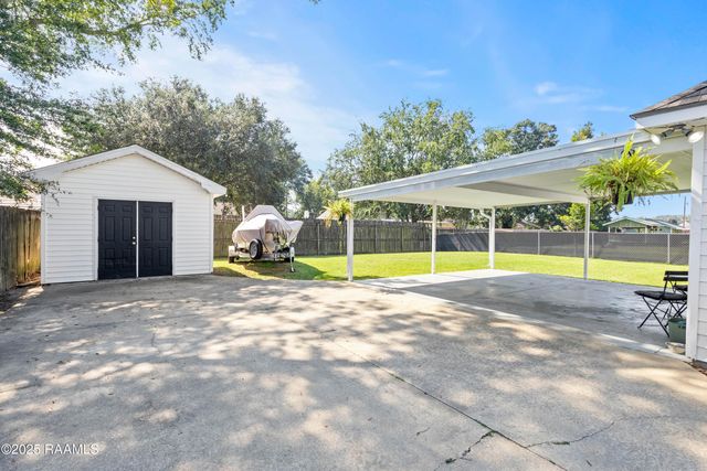 1006 Christopher Street, New Iberia, LA 70563