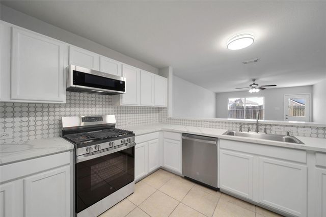 1911 Adobe Stone Drive, Humble, TX 77396