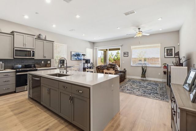 9230 Stillwagon St, Elk Grove, CA 95624