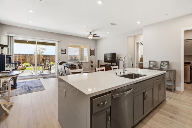 9230 Stillwagon St, Elk Grove, CA 95624