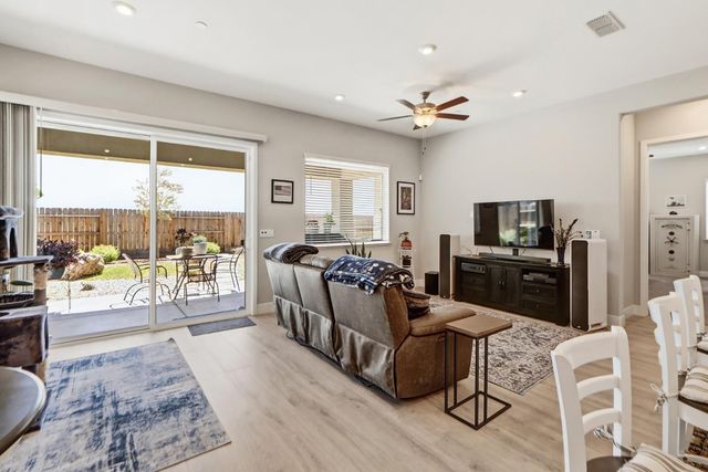 9230 Stillwagon St, Elk Grove, CA 95624