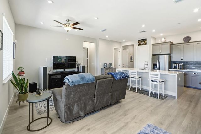 9230 Stillwagon St, Elk Grove, CA 95624