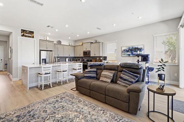 9230 Stillwagon St, Elk Grove, CA 95624