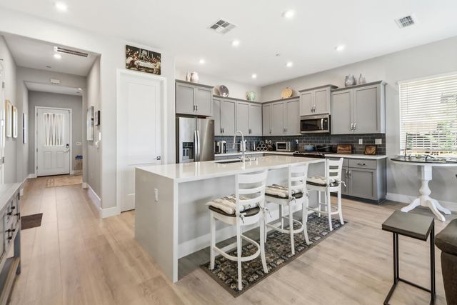 9230 Stillwagon St, Elk Grove, CA 95624