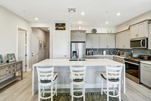 9230 Stillwagon St, Elk Grove, CA 95624