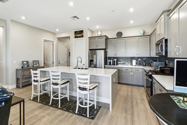 9230 Stillwagon St, Elk Grove, CA 95624