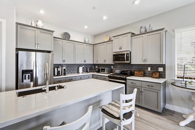 9230 Stillwagon St, Elk Grove, CA 95624