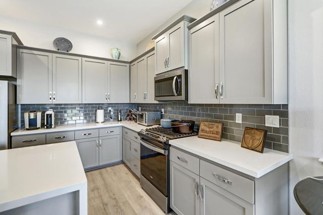 9230 Stillwagon St, Elk Grove, CA 95624