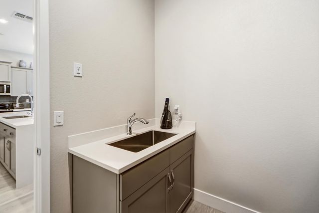 9230 Stillwagon St, Elk Grove, CA 95624
