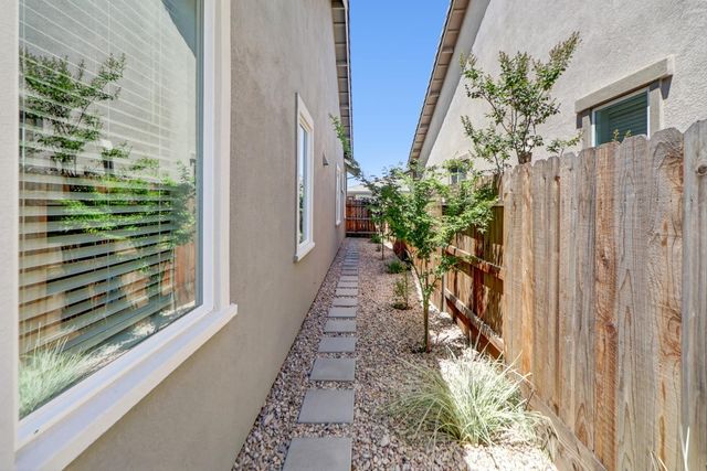 9230 Stillwagon St, Elk Grove, CA 95624