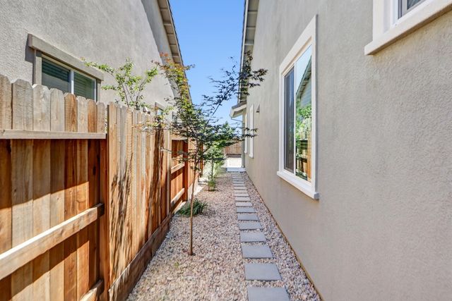 9230 Stillwagon St, Elk Grove, CA 95624