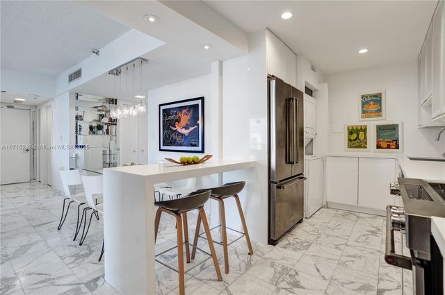 19707 Turnberry Way 16C, Aventura, FL 33180