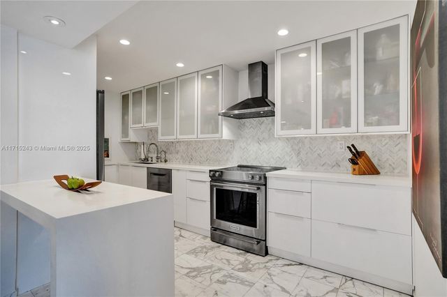 19707 Turnberry Way 16C, Aventura, FL 33180