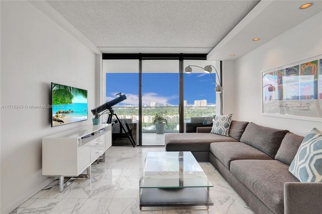 19707 Turnberry Way 16C, Aventura, FL 33180