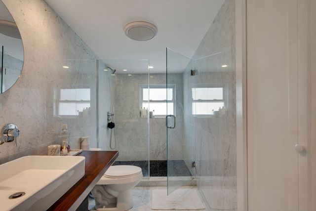 95 Lanseer 2, Boston, MA 02132