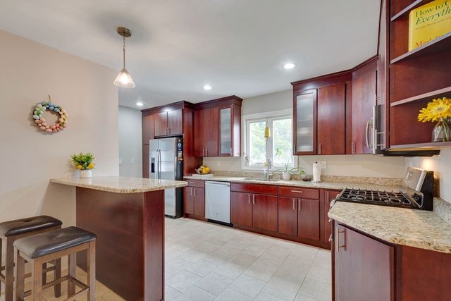 95 Lanseer 2, Boston, MA 02132