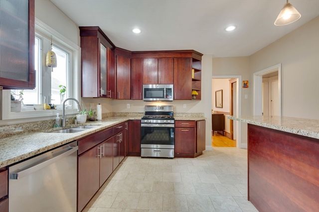 95 Lanseer 2, Boston, MA 02132