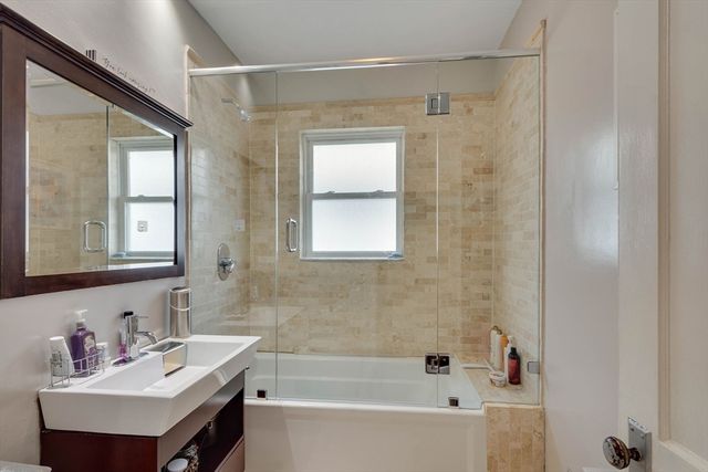 95 Lanseer 2, Boston, MA 02132