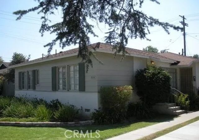 5711 Woodman Avenue, Valley Glen, CA 91401