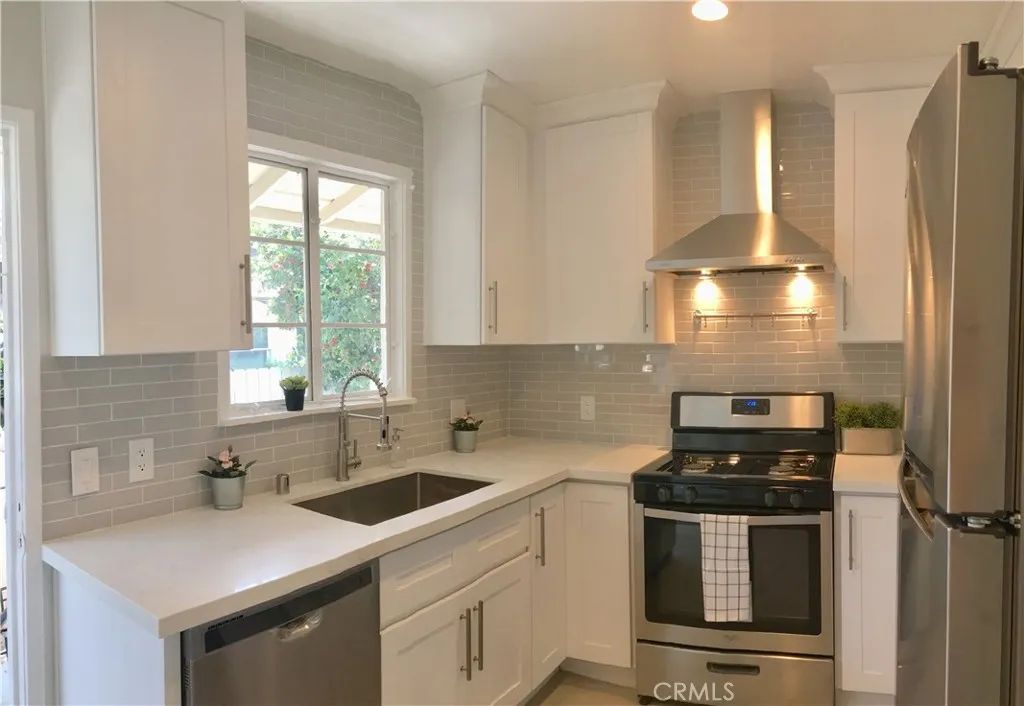 5711 Woodman Avenue, Valley Glen, CA 91401