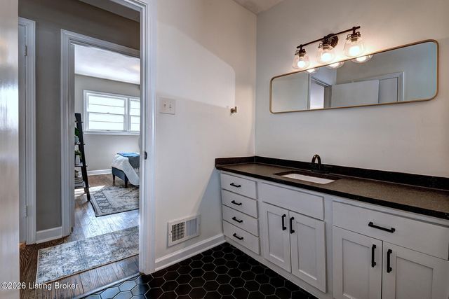 416 Cherry Ln, Pewee Valley, KY 40056