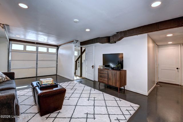 416 Cherry Ln, Pewee Valley, KY 40056