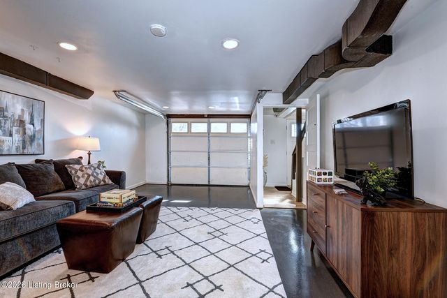 416 Cherry Ln, Pewee Valley, KY 40056