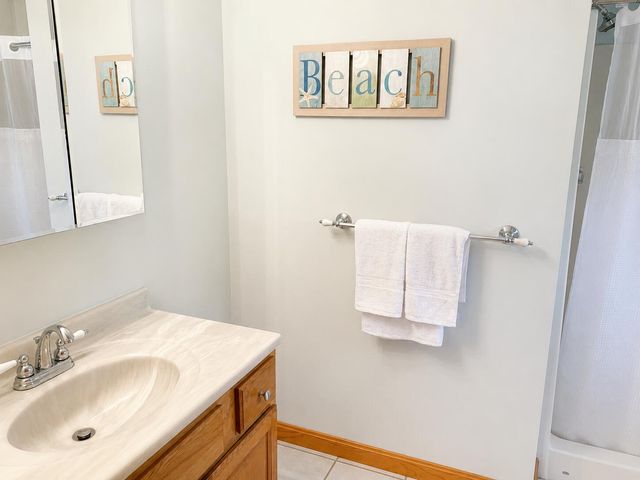 34 10th Street S, Edgartown, MA 02539