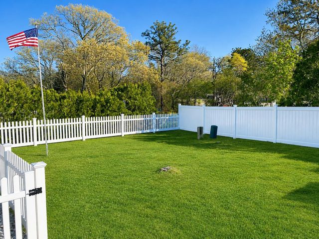 34 10th Street S, Edgartown, MA 02539