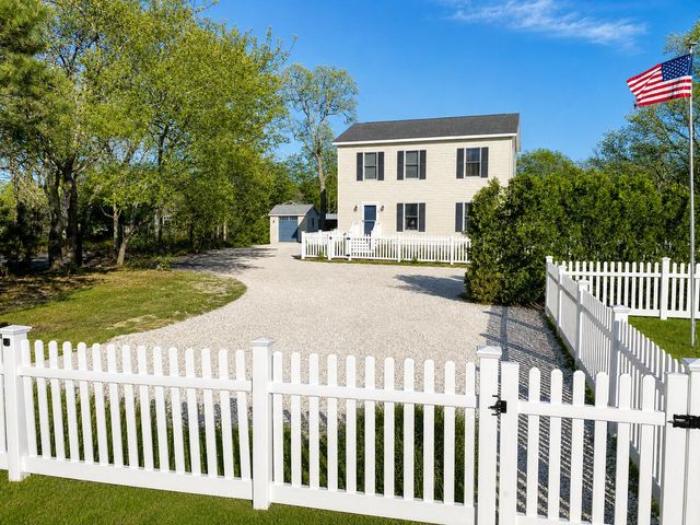 34 10th Street S, Edgartown, MA 02539