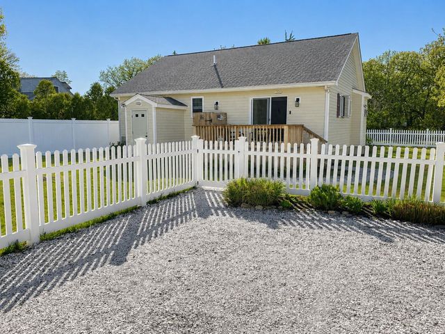 34 10th Street S, Edgartown, MA 02539