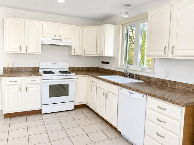 34 10th Street S, Edgartown, MA 02539