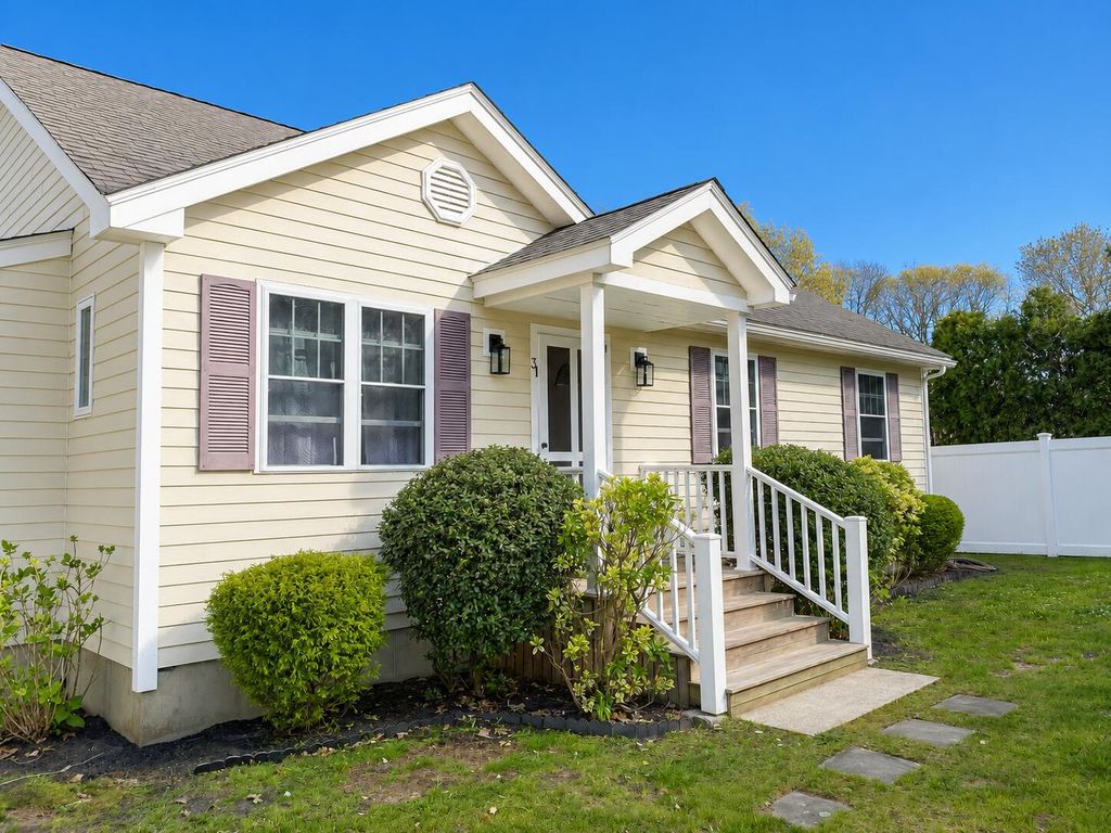 34 10th Street S, Edgartown, MA 02539
