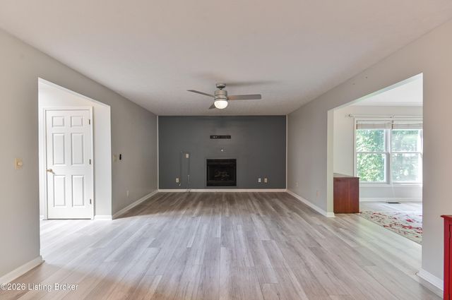 140 Lincoln Station Dr, Simpsonville, KY 40067