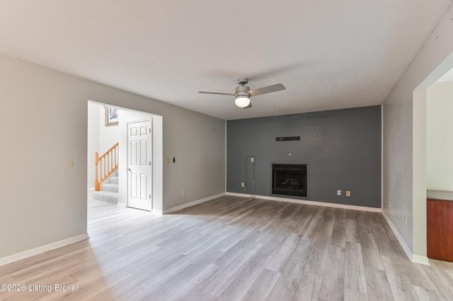 140 Lincoln Station Dr, Simpsonville, KY 40067